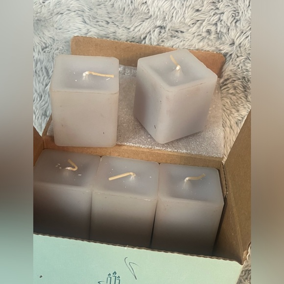 PartyLite scent plus Hydrangea square votives - Picture 2 of 3